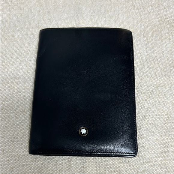 Montblanc Other - Montblanc Classic Black Leather Holder